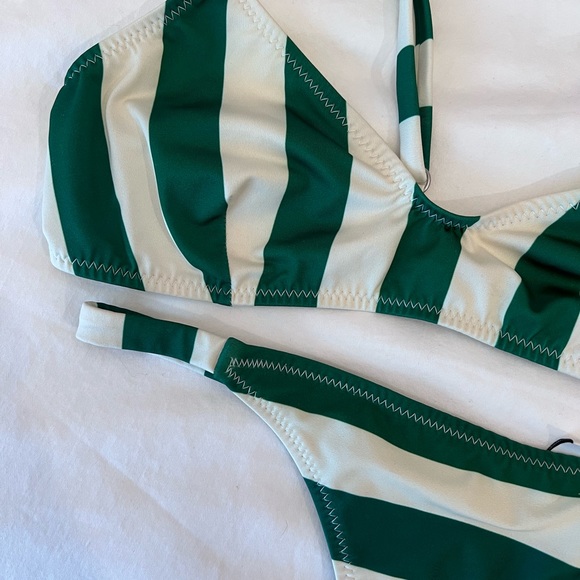 Solid & striped bikini - Picture 5 of 5